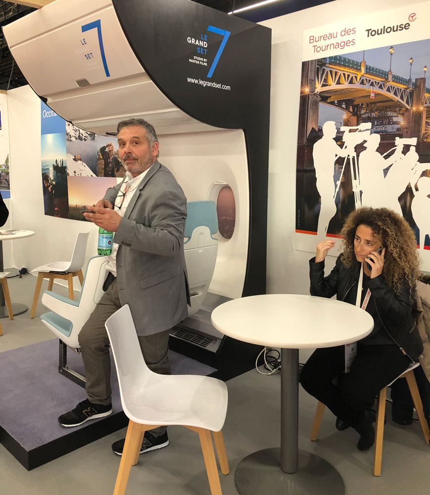 Exposition d'un module de la cabine d'avion LF7 au salon des tournages