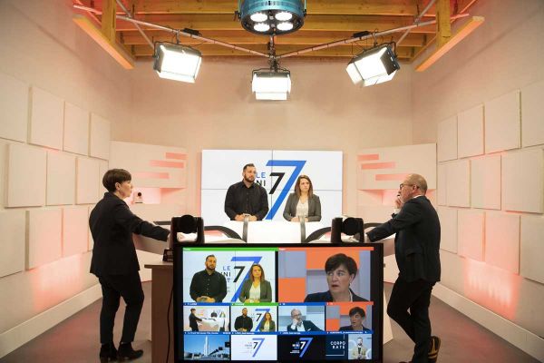 studio tv écran de retour mur d'image et caméras